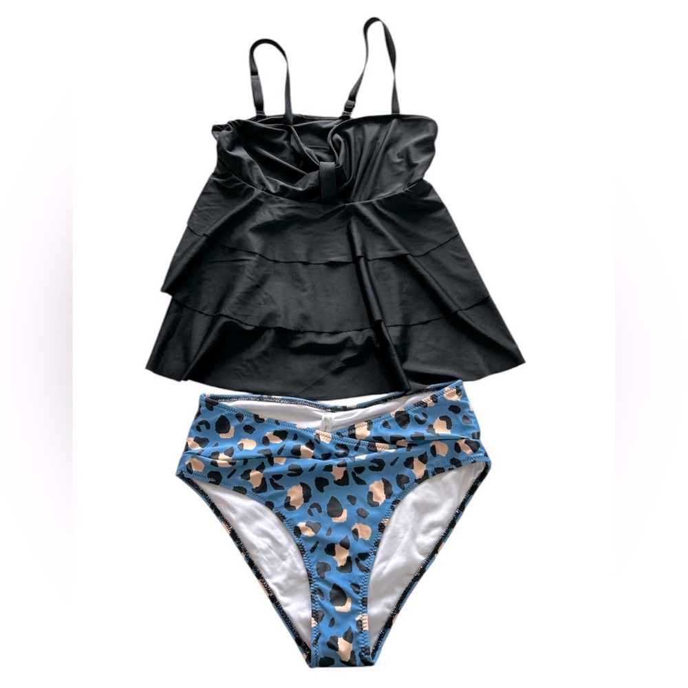 Beachsissi 
Black Ruffled Tankini Top XL with Blue Leopard Print Bottoms L